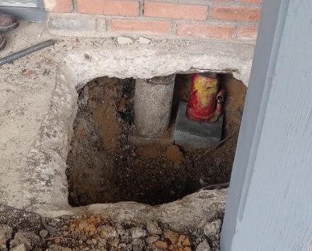 Instalación de Sistema de Drenaje — Instalación subterránea de tubería de drenaje con punto de acceso